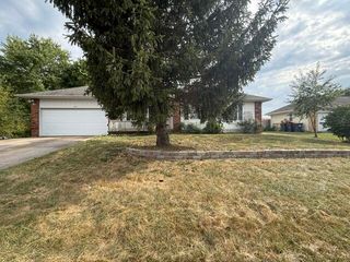 114 Canon Avenue, Clever, MO 65631