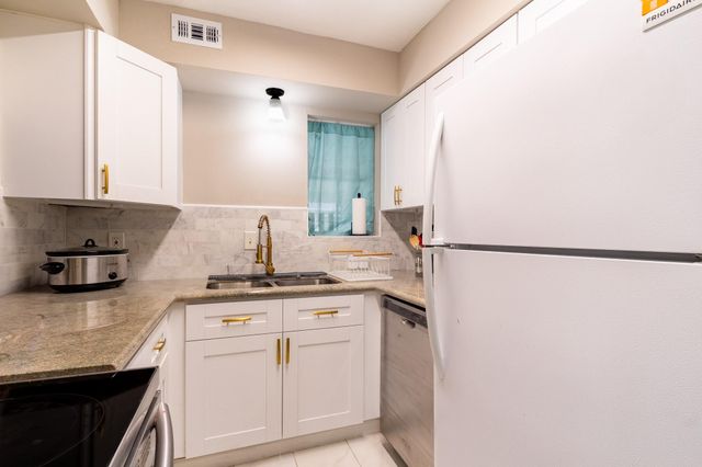 7900 Westheimer Road 216, Houston, TX 77063