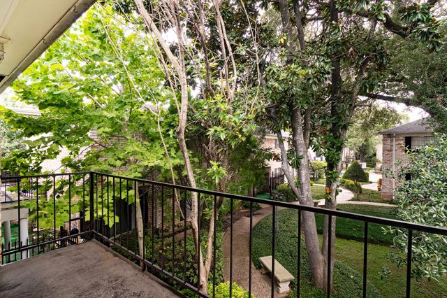 7900 Westheimer Road 216, Houston, TX 77063