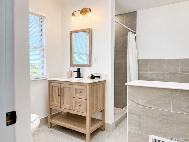 214 E Hazelhurst Street, Ferndale, MI 48220