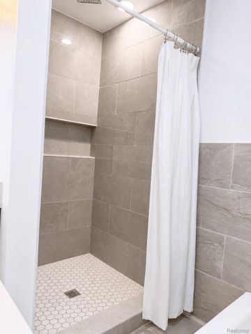 214 E Hazelhurst Street, Ferndale, MI 48220
