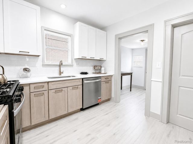 214 E Hazelhurst Street, Ferndale, MI 48220