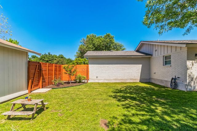 213 Clear Springs RD, Georgetown, TX 78628