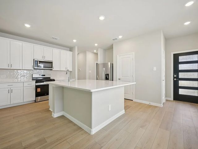 524 Clover Creek Drive, Mckinney, TX 75071