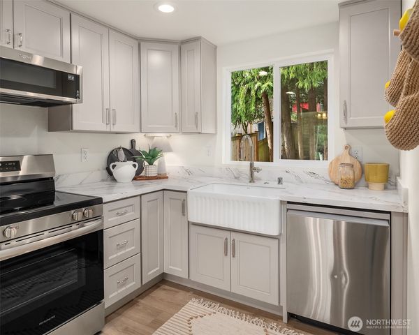 12517 22nd Avenue NE, Seattle, WA 98125