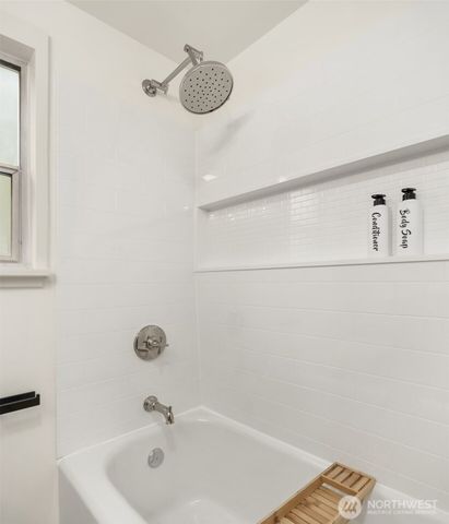 12517 22nd Avenue NE, Seattle, WA 98125