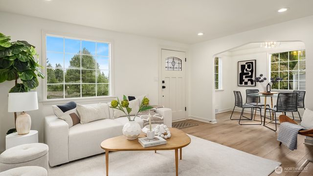 12517 22nd Avenue NE, Seattle, WA 98125