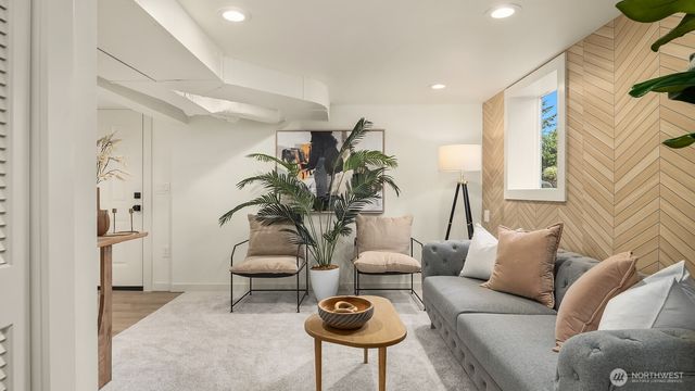 12517 22nd Avenue NE, Seattle, WA 98125