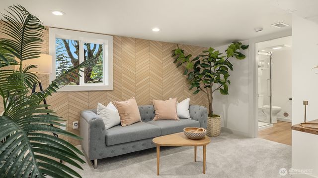 12517 22nd Avenue NE, Seattle, WA 98125