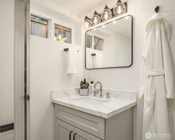 12517 22nd Avenue NE, Seattle, WA 98125