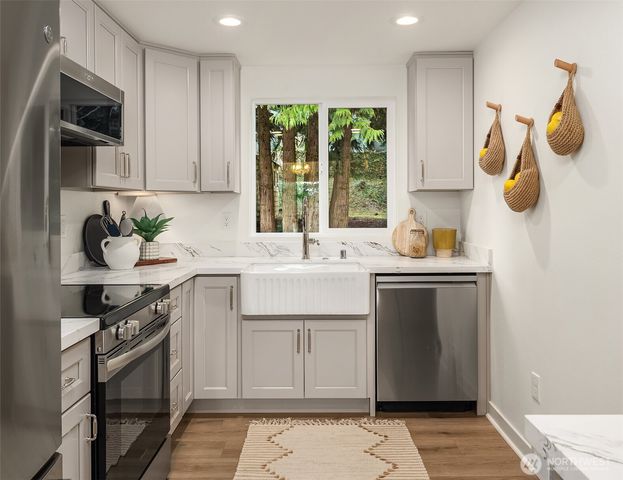 12517 22nd Avenue NE, Seattle, WA 98125