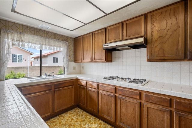 2727 Orange Avenue, Torrance, CA 90501