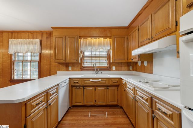 2 Woodfern Circle, Greenville, SC 29615