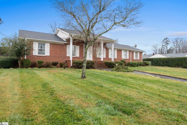 2 Woodfern Circle, Greenville, SC 29615