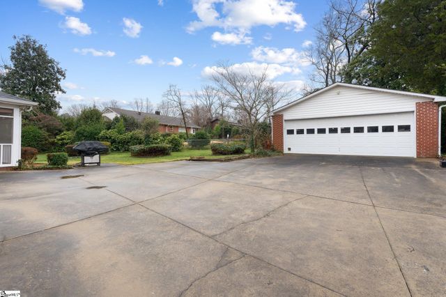 2 Woodfern Circle, Greenville, SC 29615