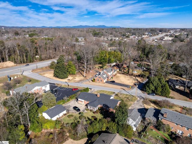 2 Woodfern Circle, Greenville, SC 29615