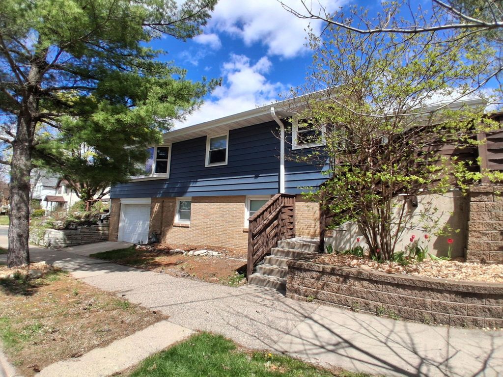 2327 Laurel Avenue W, Minneapolis, MN 55405 — photo 2