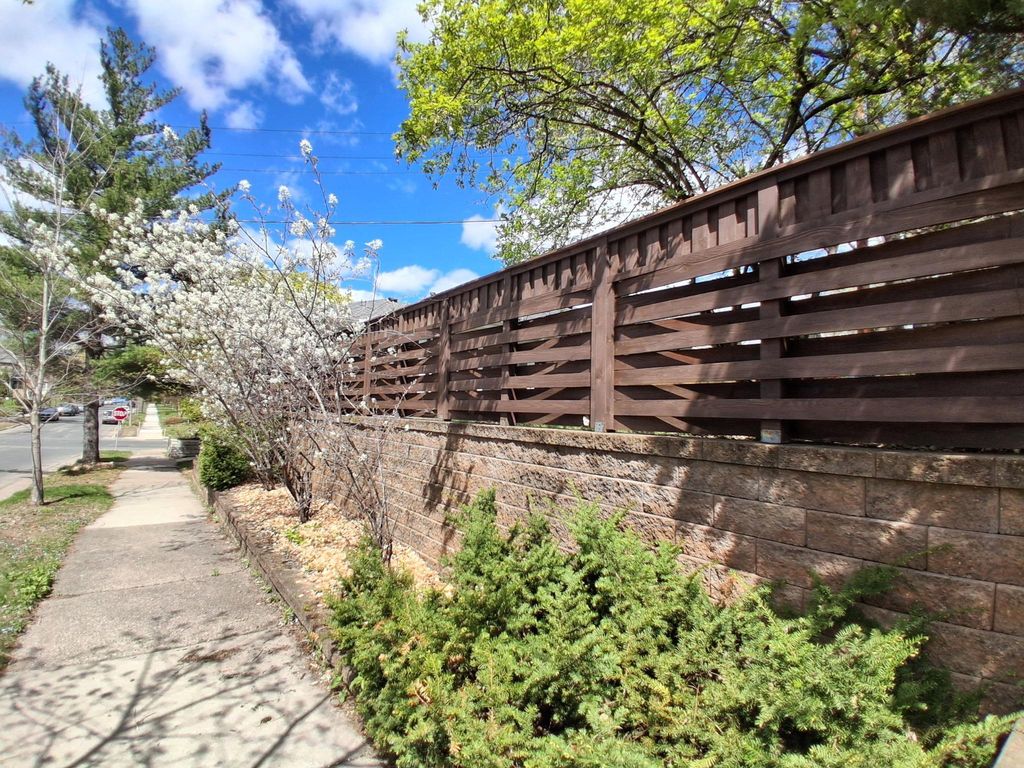 2327 Laurel Avenue W, Minneapolis, MN 55405 — photo 3