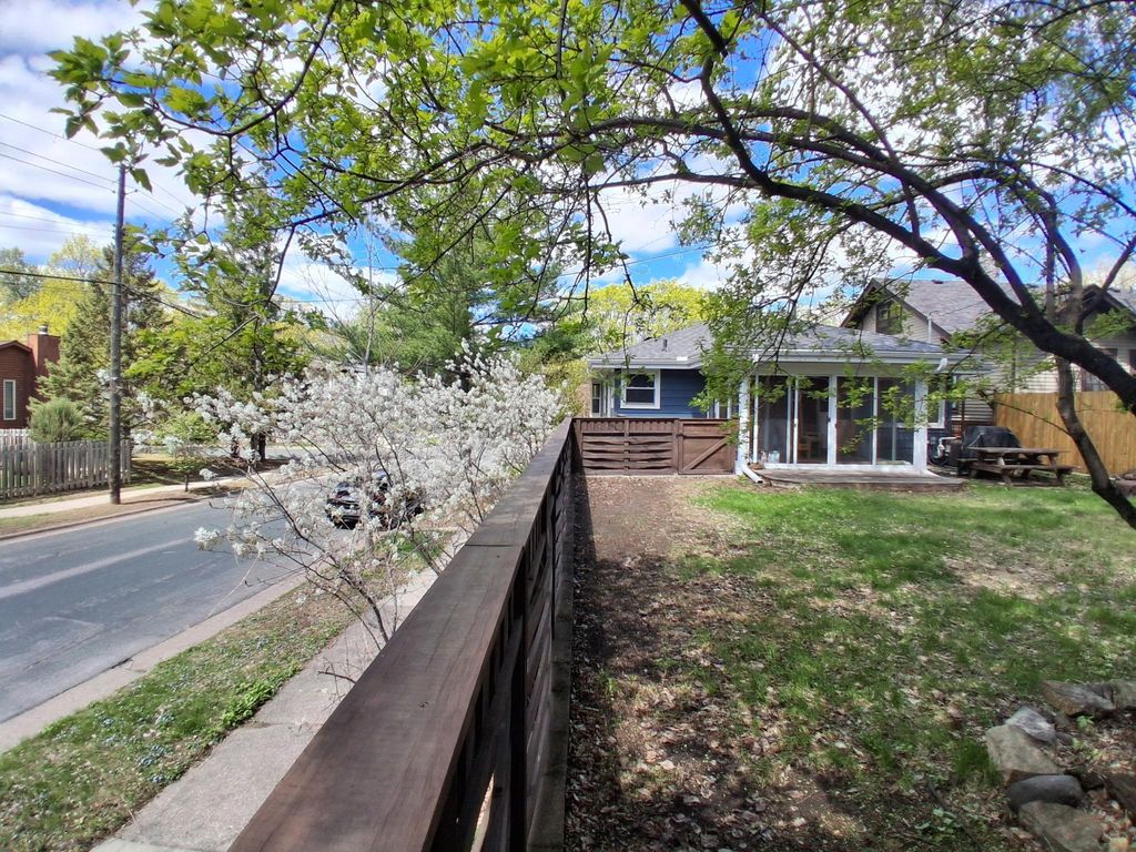 2327 Laurel Avenue W, Minneapolis, MN 55405 — photo 4