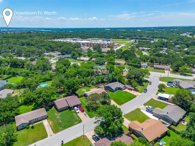 712 Poe Street, Azle, TX 76020