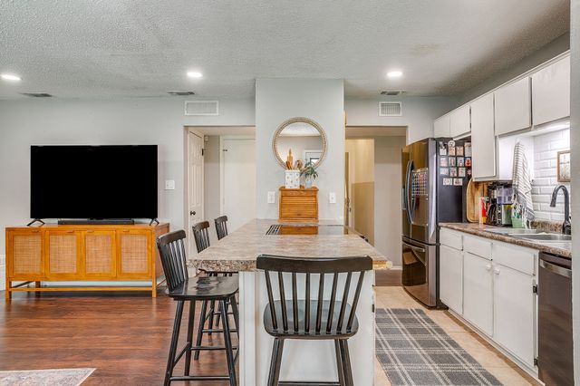 712 Poe Street, Azle, TX 76020