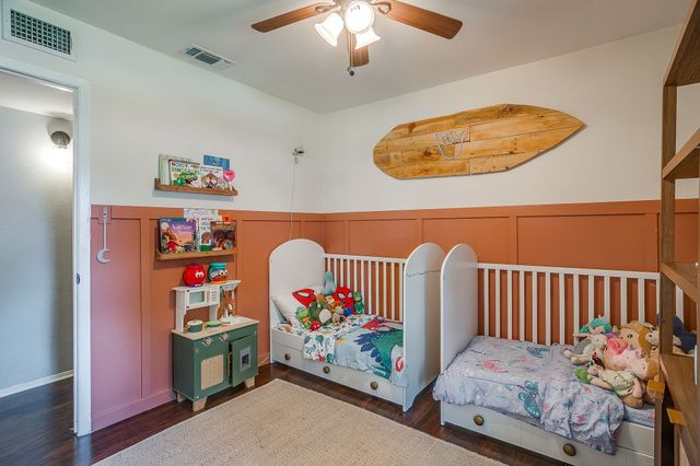 712 Poe Street, Azle, TX 76020