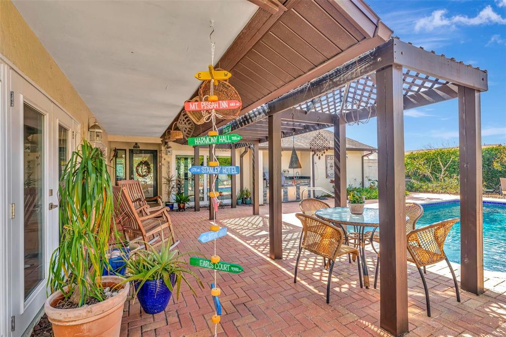 Image 15 of property listing at 13528 AVISTA DRIVE, Tampa, FL 33624