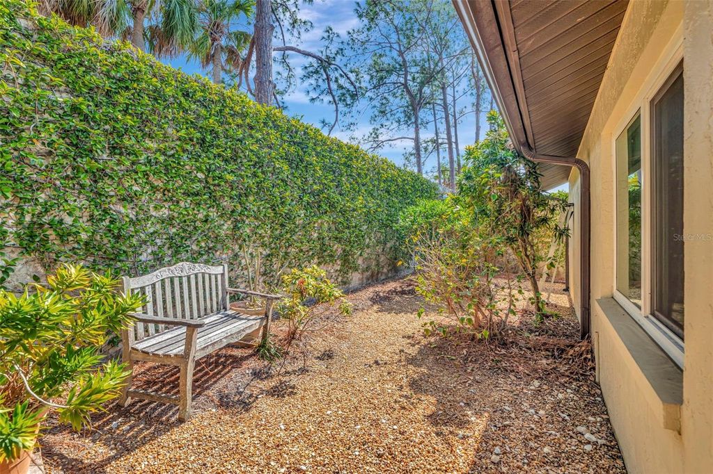 Image 17 of property listing at 13528 AVISTA DRIVE, Tampa, FL 33624