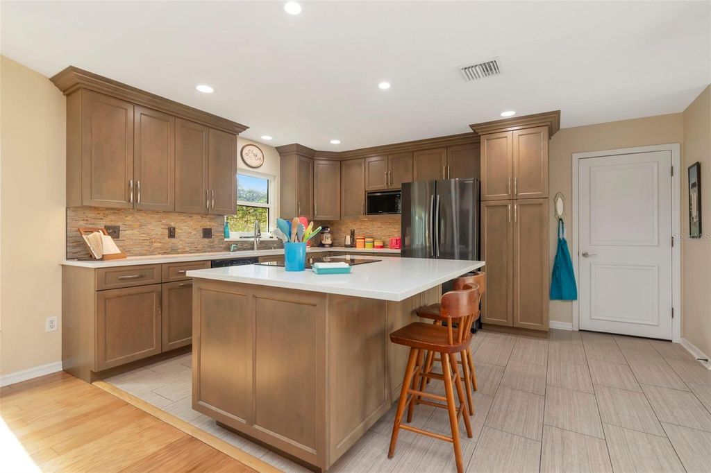 Image 24 of property listing at 13528 AVISTA DRIVE, Tampa, FL 33624