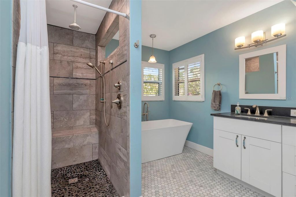 Image 40 of property listing at 13528 AVISTA DRIVE, Tampa, FL 33624