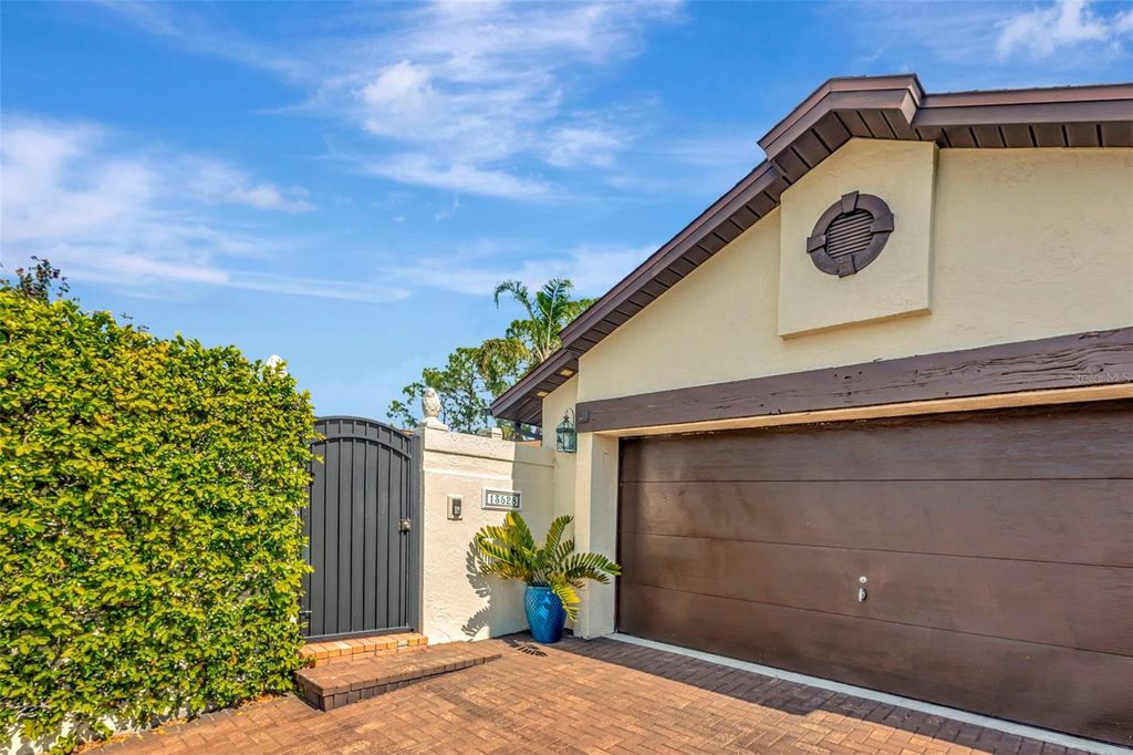 Image 5 of property listing at 13528 AVISTA DRIVE, Tampa, FL 33624