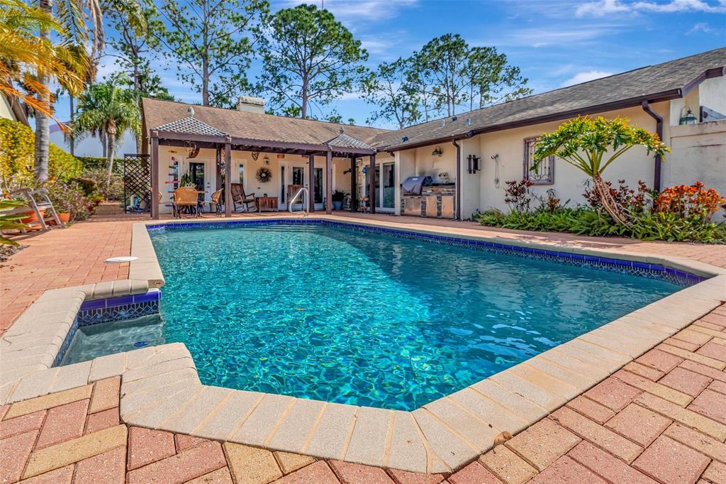 Image 9 of property listing at 13528 AVISTA DRIVE, Tampa, FL 33624