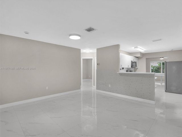 6800 Raleigh St, Hollywood, FL 33024