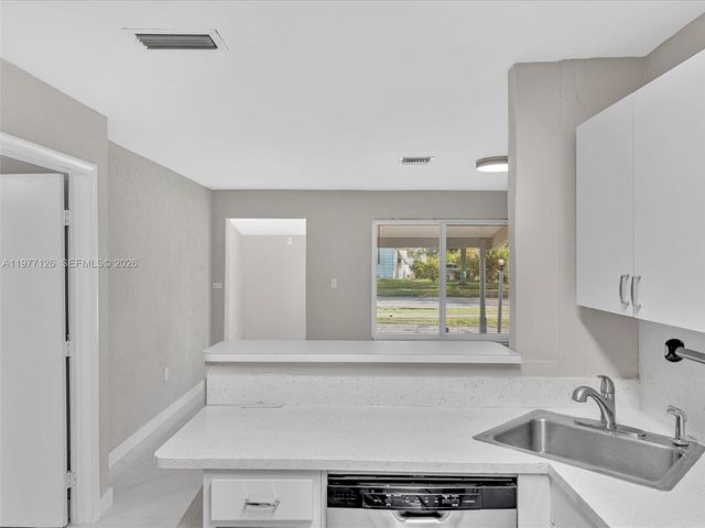 6800 Raleigh St, Hollywood, FL 33024