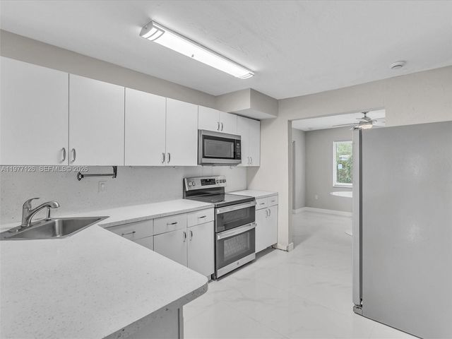 6800 Raleigh St, Hollywood, FL 33024