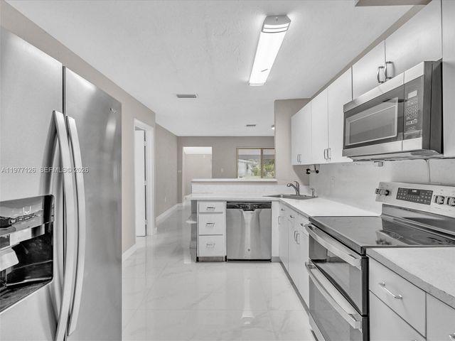 6800 Raleigh St, Hollywood, FL 33024