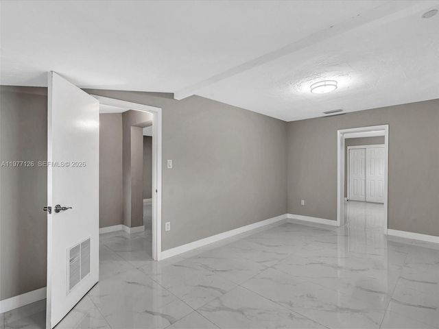 6800 Raleigh St, Hollywood, FL 33024