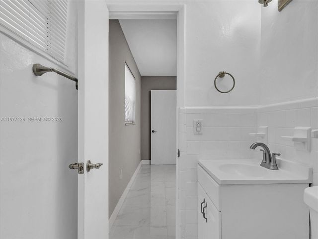 6800 Raleigh St, Hollywood, FL 33024