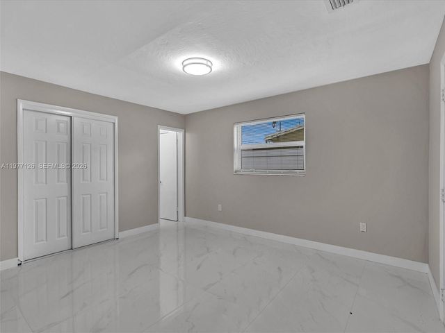 6800 Raleigh St, Hollywood, FL 33024