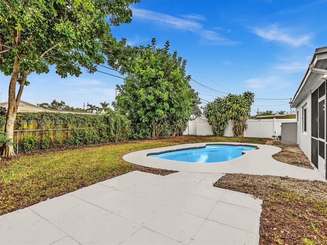 6800 Raleigh St, Hollywood, FL 33024