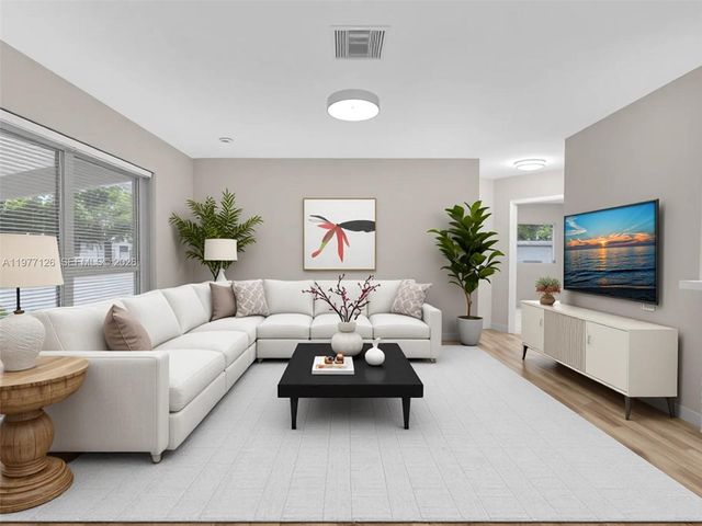 6800 Raleigh St, Hollywood, FL 33024