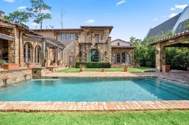 15 N Badger Lodge Circle, Spring, TX 77389