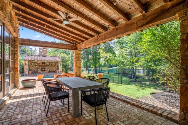 15 N Badger Lodge Circle, Spring, TX 77389