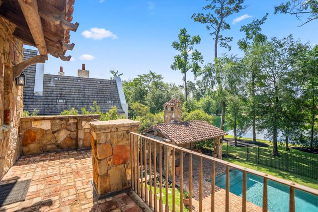 15 N Badger Lodge Circle, Spring, TX 77389