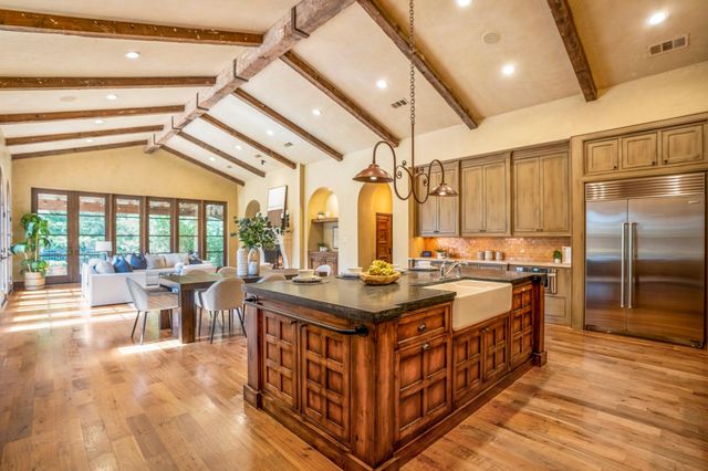 15 N Badger Lodge Circle, Spring, TX 77389