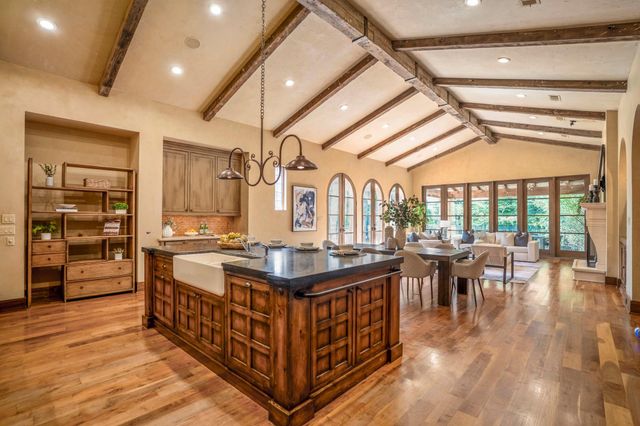 15 N Badger Lodge Circle, Spring, TX 77389