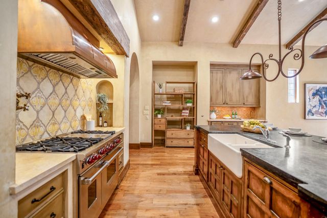 15 N Badger Lodge Circle, Spring, TX 77389