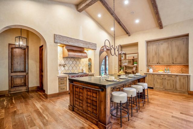 15 N Badger Lodge Circle, Spring, TX 77389