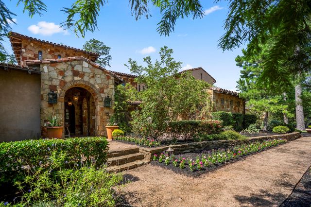 15 N Badger Lodge Circle, Spring, TX 77389