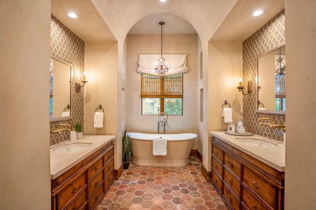 15 N Badger Lodge Circle, Spring, TX 77389